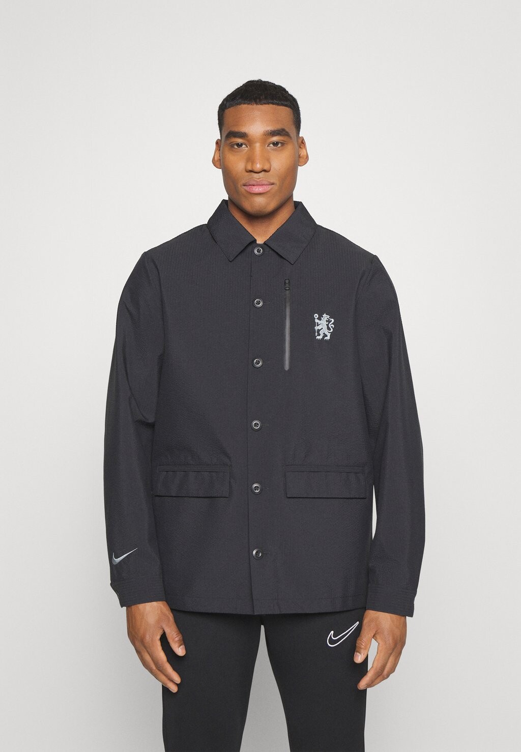 

Клубная экипировка Nike CFC M NK SB SF JKT, черный/холодный серый