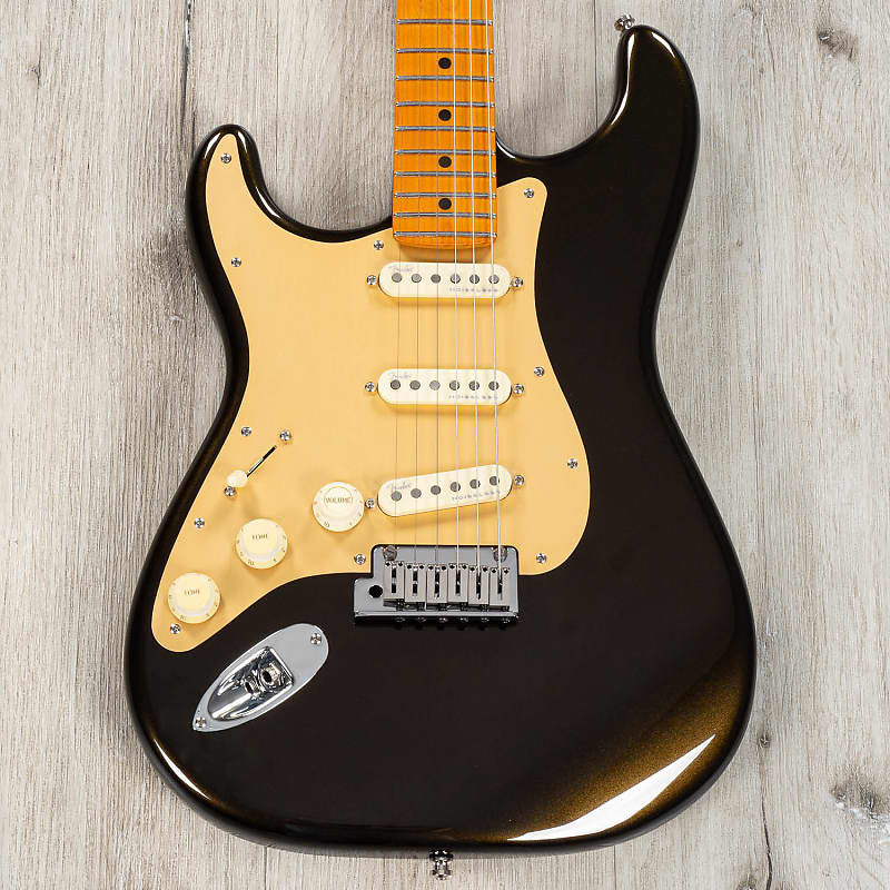 Электрогитара Fender American Ultra Stratocaster Left-Hand Guitar, Maple Fretboard, Texas Tea