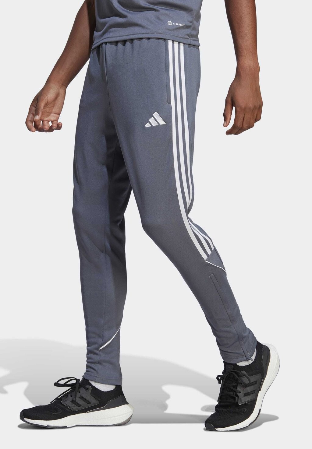 

Спортивные брюки Adidas