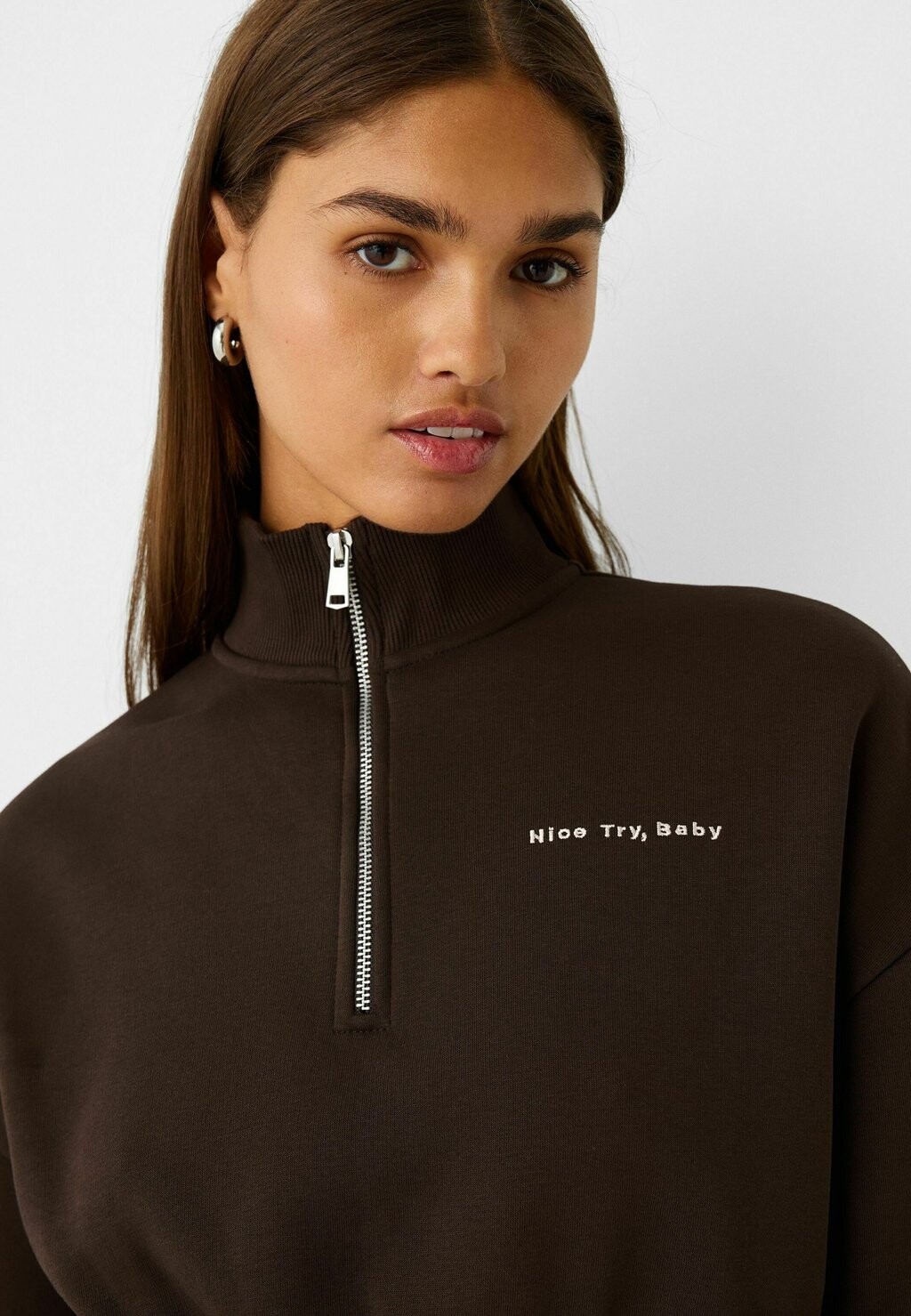 

Толстовка EMBROIDERED Bershka, темно-коричневый