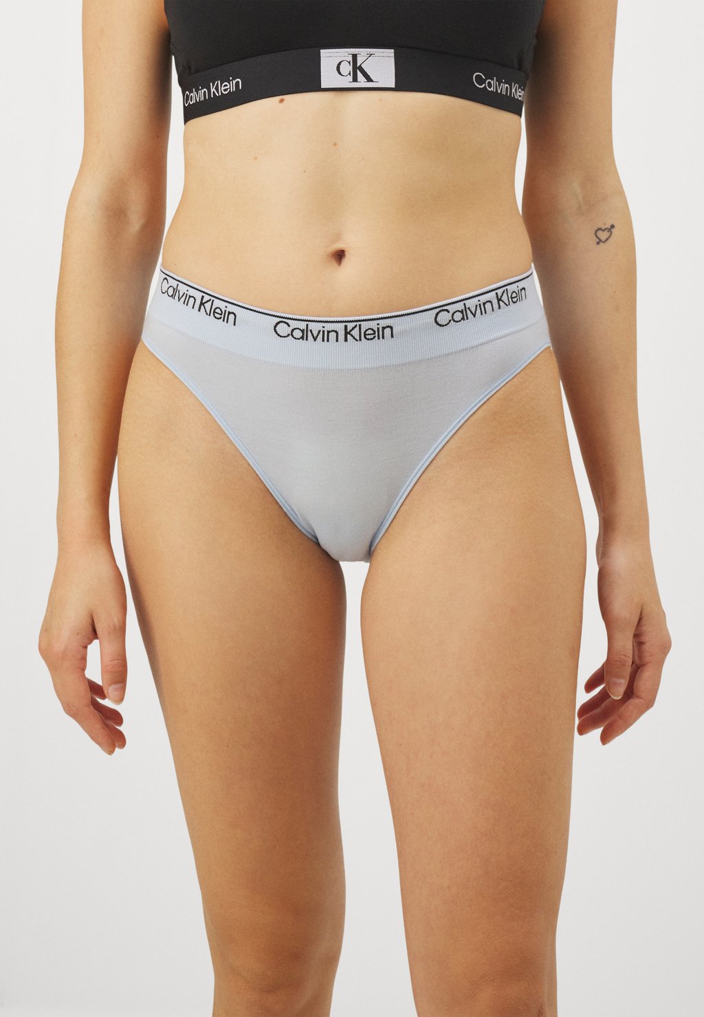 

Трусы Calvin Klein Underwear, скайвей