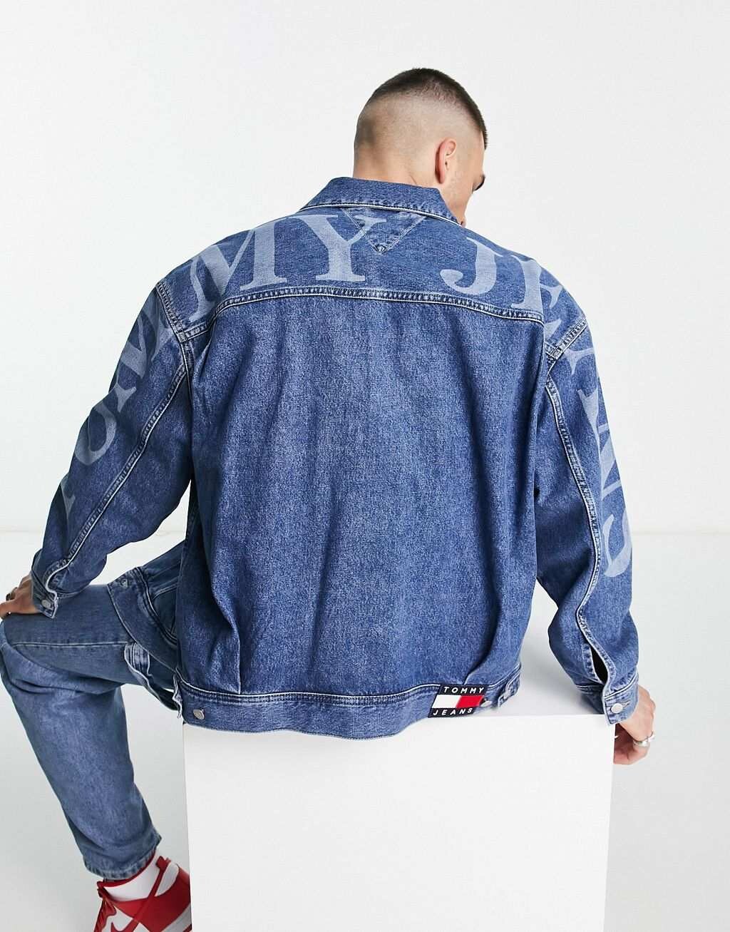 

Джинсовая куртка оверсайз с логотипом Tommy Jeans