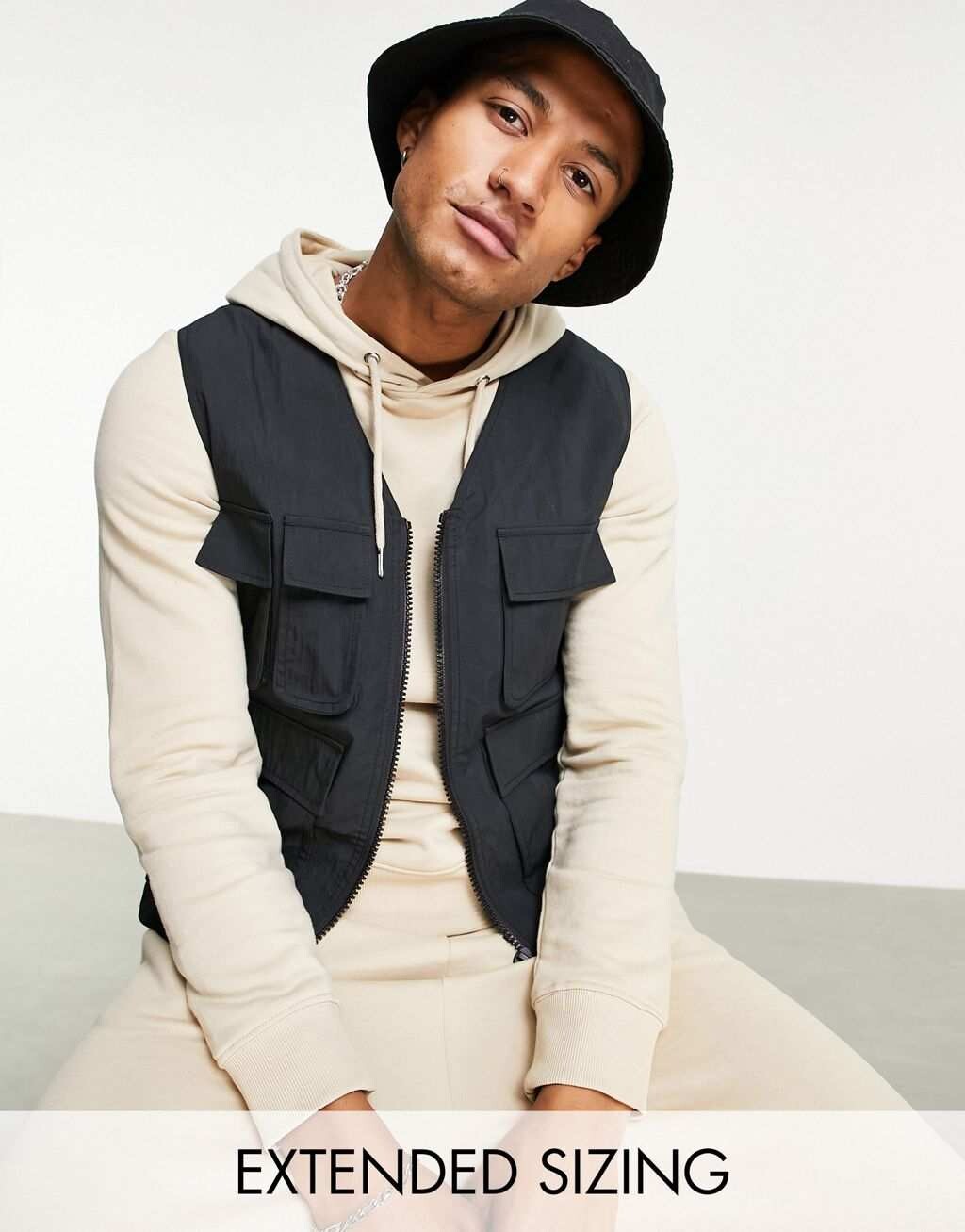

Черный практичный жилет с карманами ASOS DESIGN