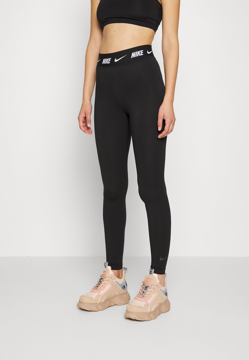 

Брюки Nike, черный
