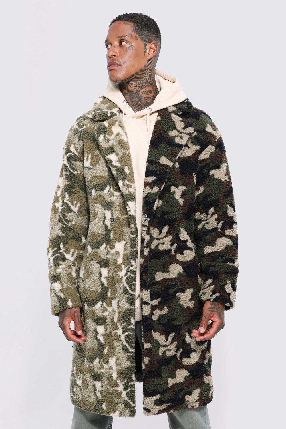 

Длинное пальто borg с камуфляжным изображением Boohoo, хаки