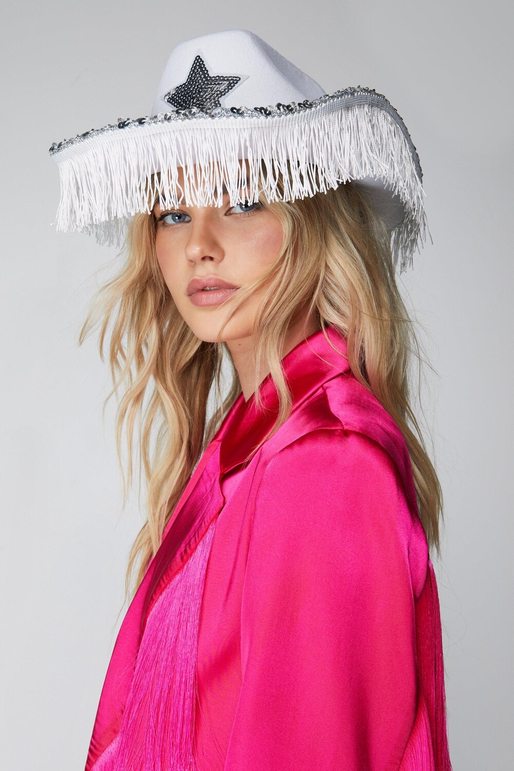 

Ковбойская шляпа с бахромой и отделкой звездами Nasty Gal, белый