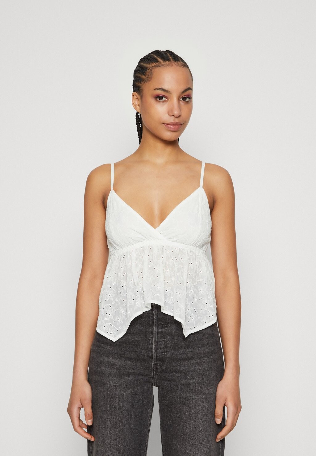 

Топ BARE HANDKERCHIEF BABYDOLL Hollister Co., цвет cloud dancer