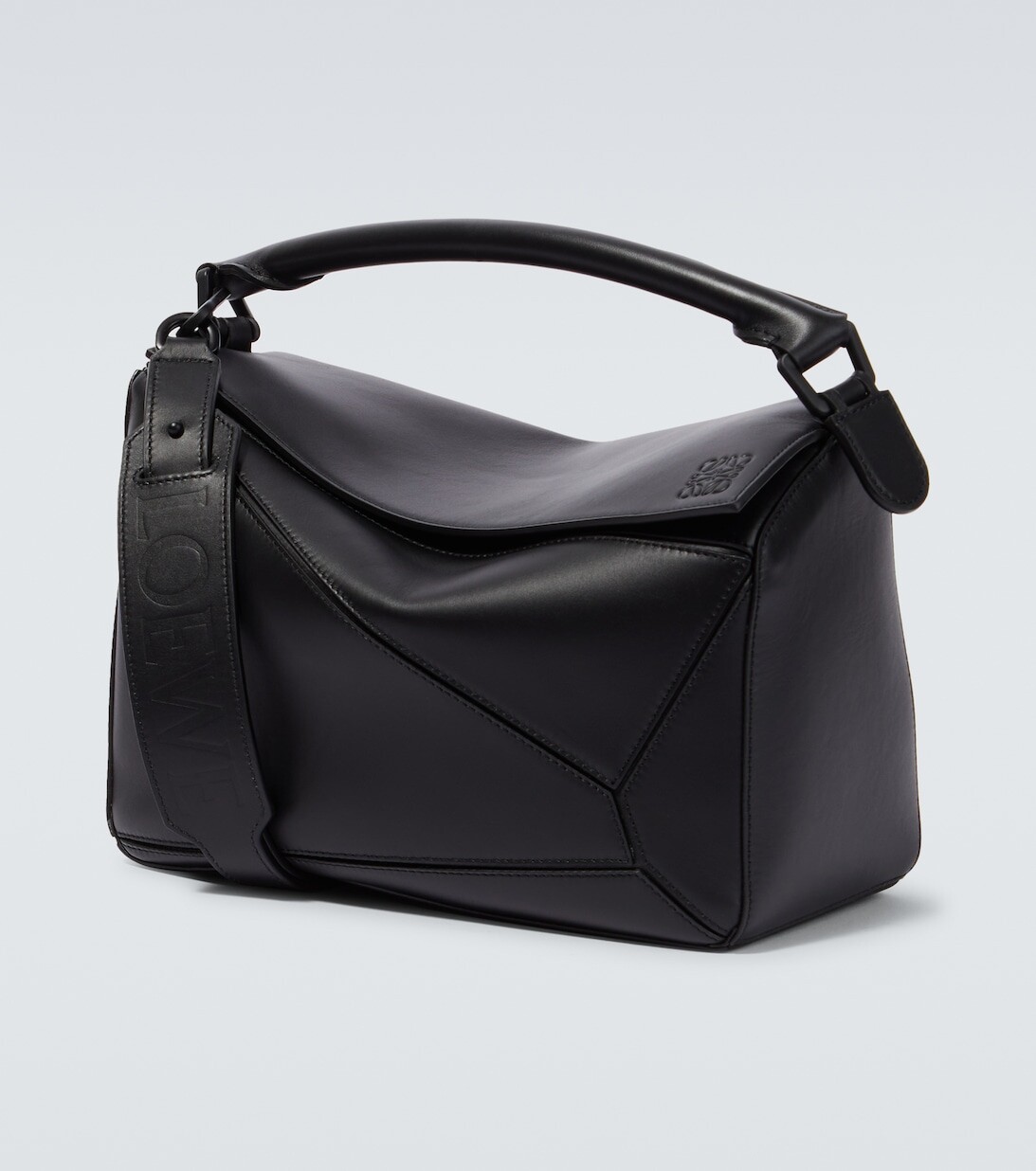 

Кожаная сумка через плечо Puzzle среднего размера Loewe, черный