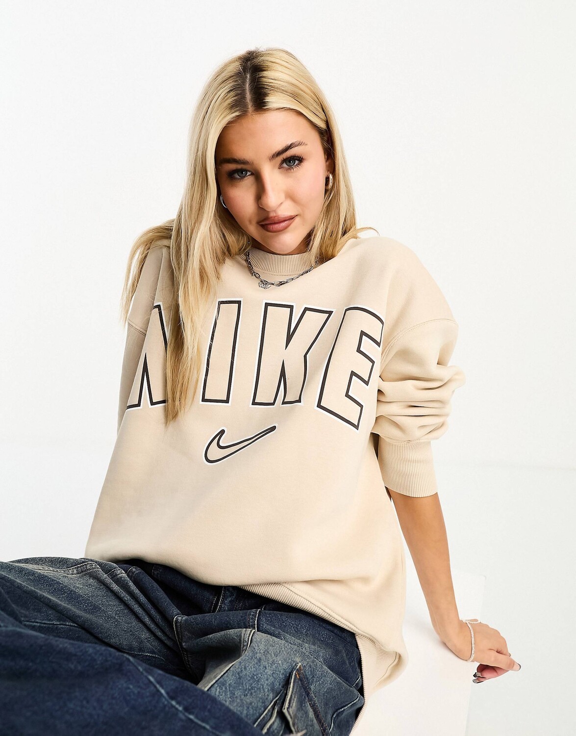 

Толстовка оверсайз Nike университетского бежевого песочного цвета, Бежевый