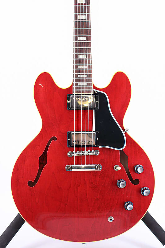 

Электрогитара Gibson Custom Shop 1964 ES-335 Reissue VOS Semi-Hollow Guitar 60s Cherry