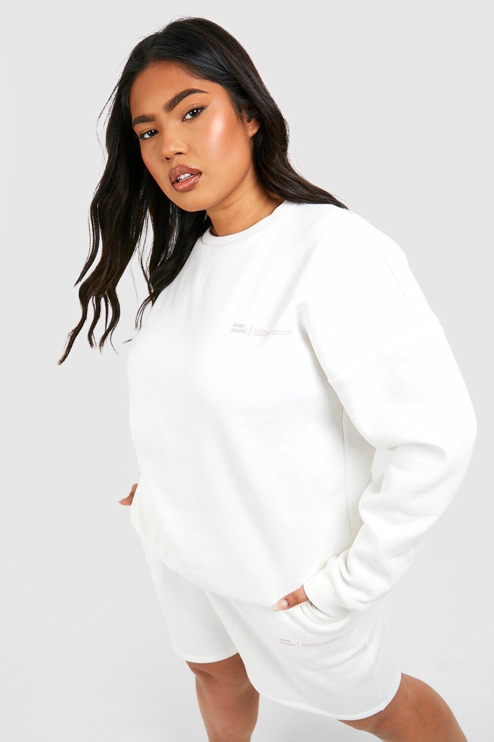 

Короткий спортивный костюм plus dsgn studio с карманным принтом Boohoo, экру