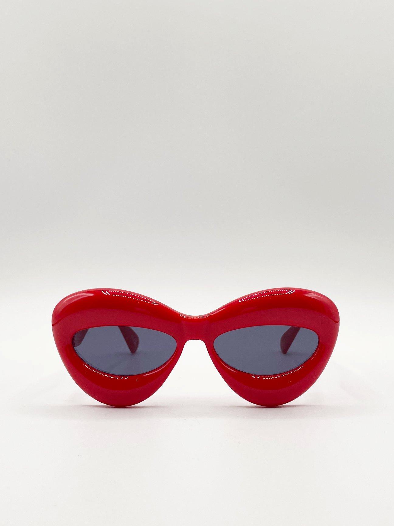 цена Массивные солнцезащитные очки красного цвета SVNX, красный