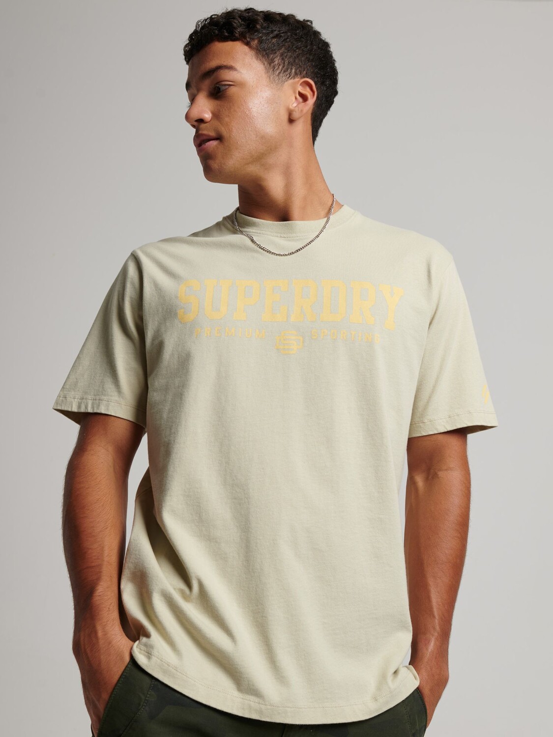 

Спортивная футболка Code Core Superdry, пеликан бежевый