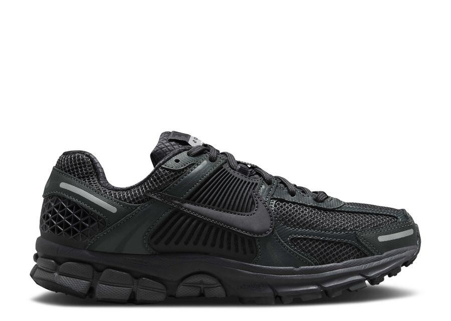

Кроссовки Nike Wmns Air Zoom Vomero 5, черный