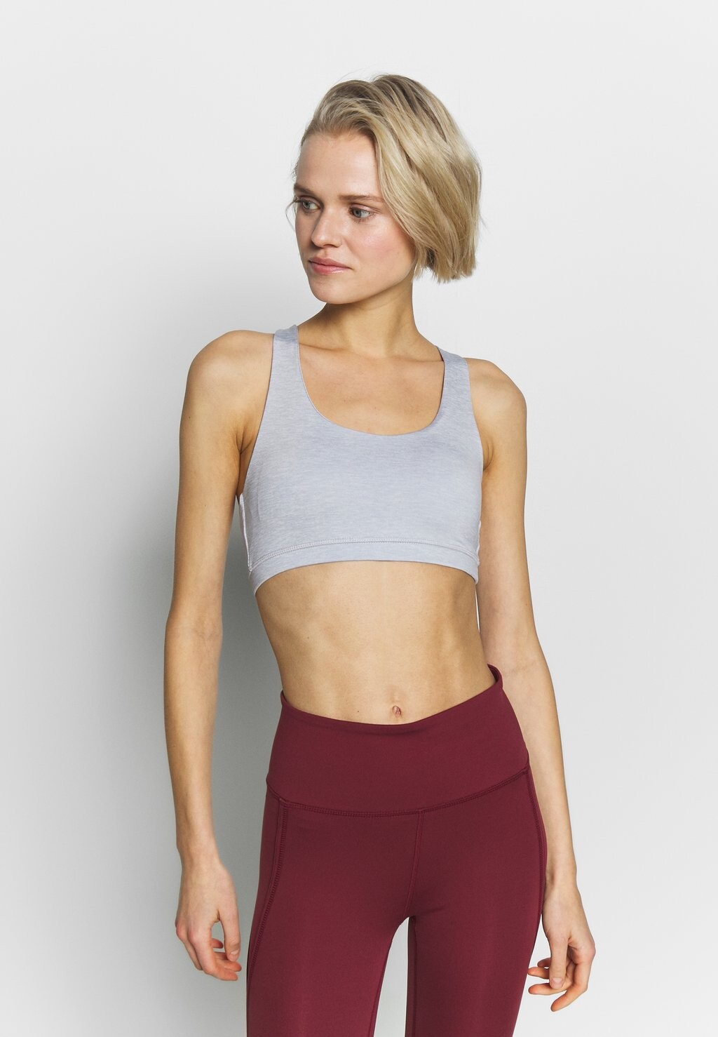 

Спортивный бюстгальтер с легкой поддержкой Cotton On