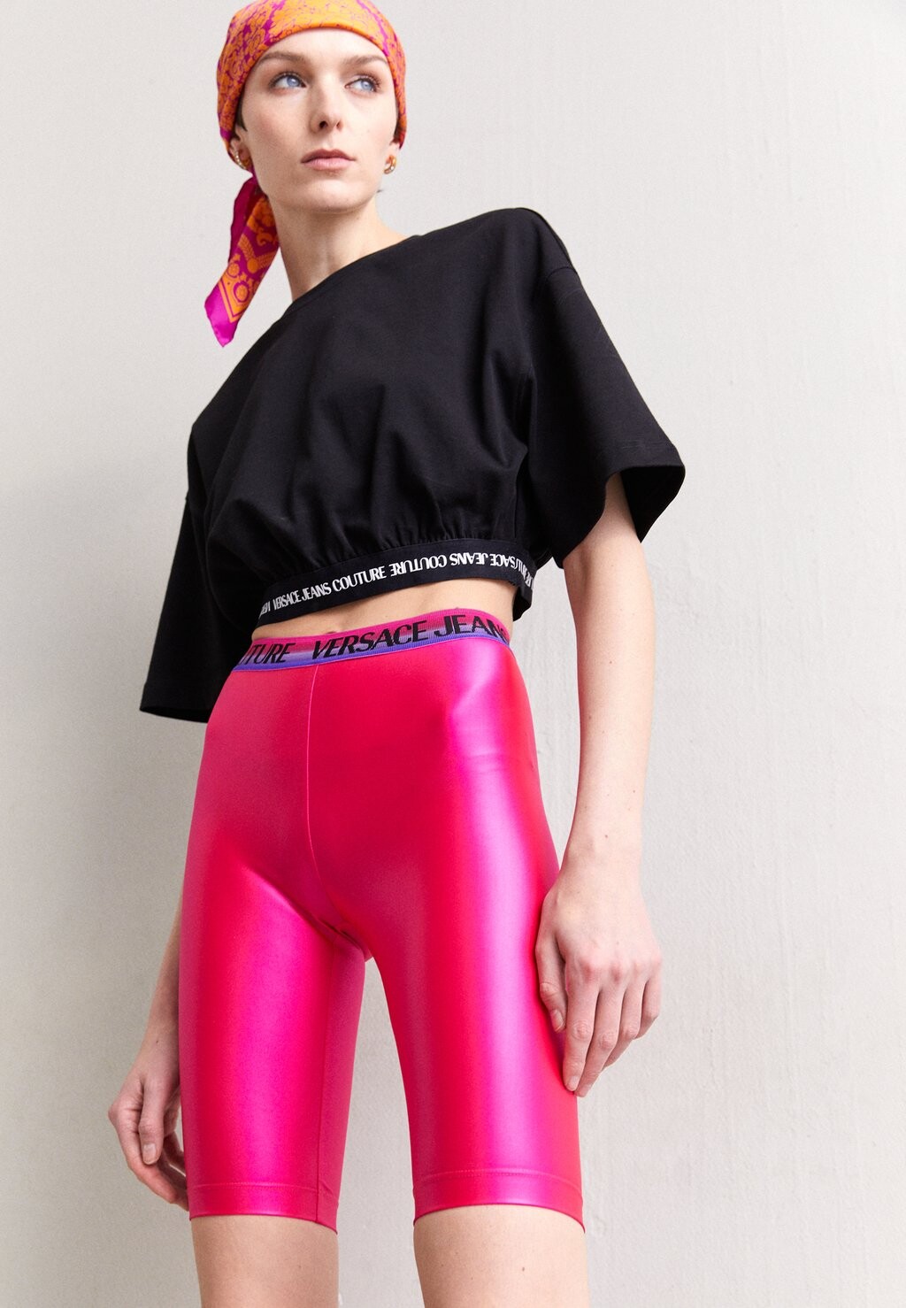 

Шорты Versace Jeans Couture, ярко-розовый