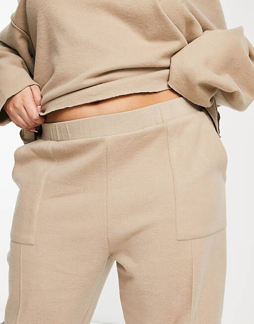 

Светло-коричневые джоггеры из сверхмягкой ткани со швами ASOS DESIGN Curve