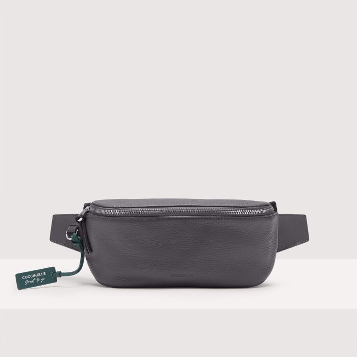 

Поясная сумка из зерненой кожи Coccinelle SMART TO GO, сланец