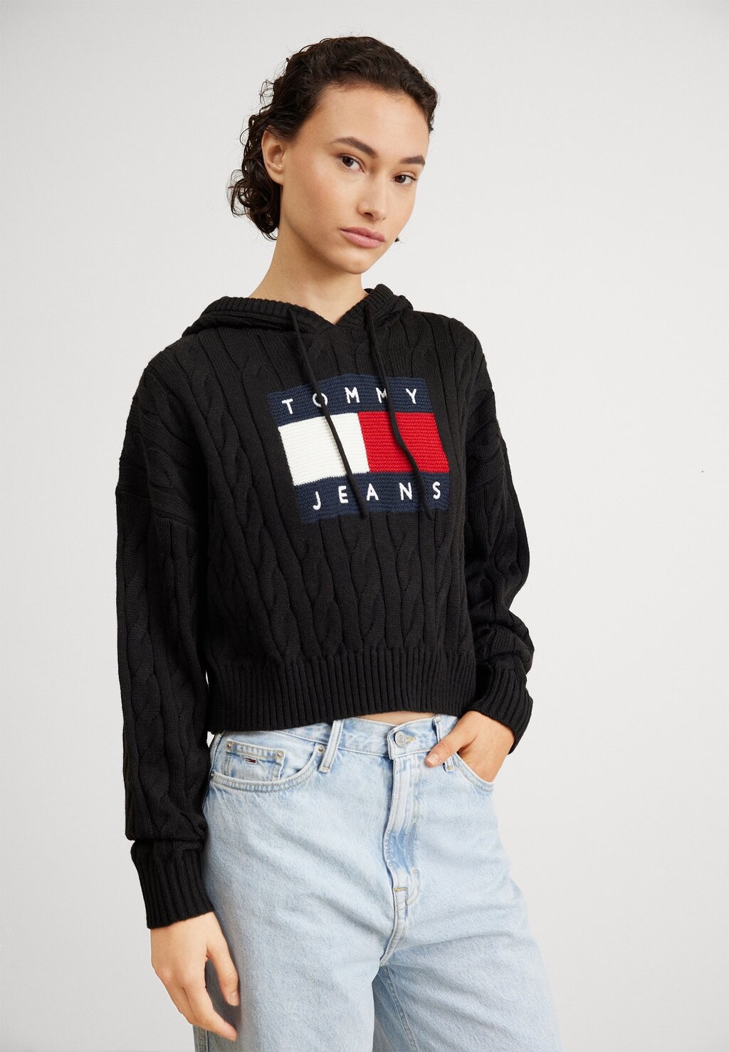 

Худи Tommy Jeans