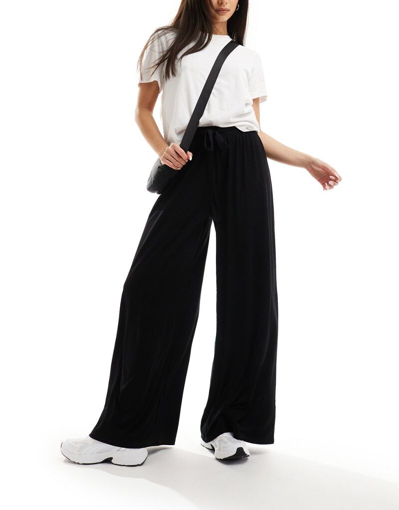 

Черные широкие брюки с поясом и поясом ASOS DESIGN