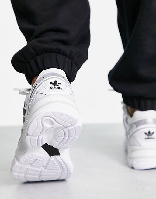 

Бело-черные кроссовки adidas Originals Astir SN