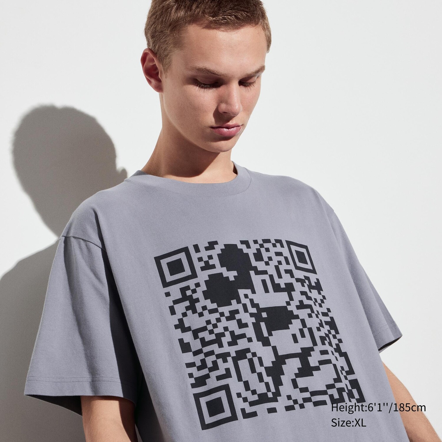 

Футболка флисовая Uniqlo Mickey Stands с рисунком, серый