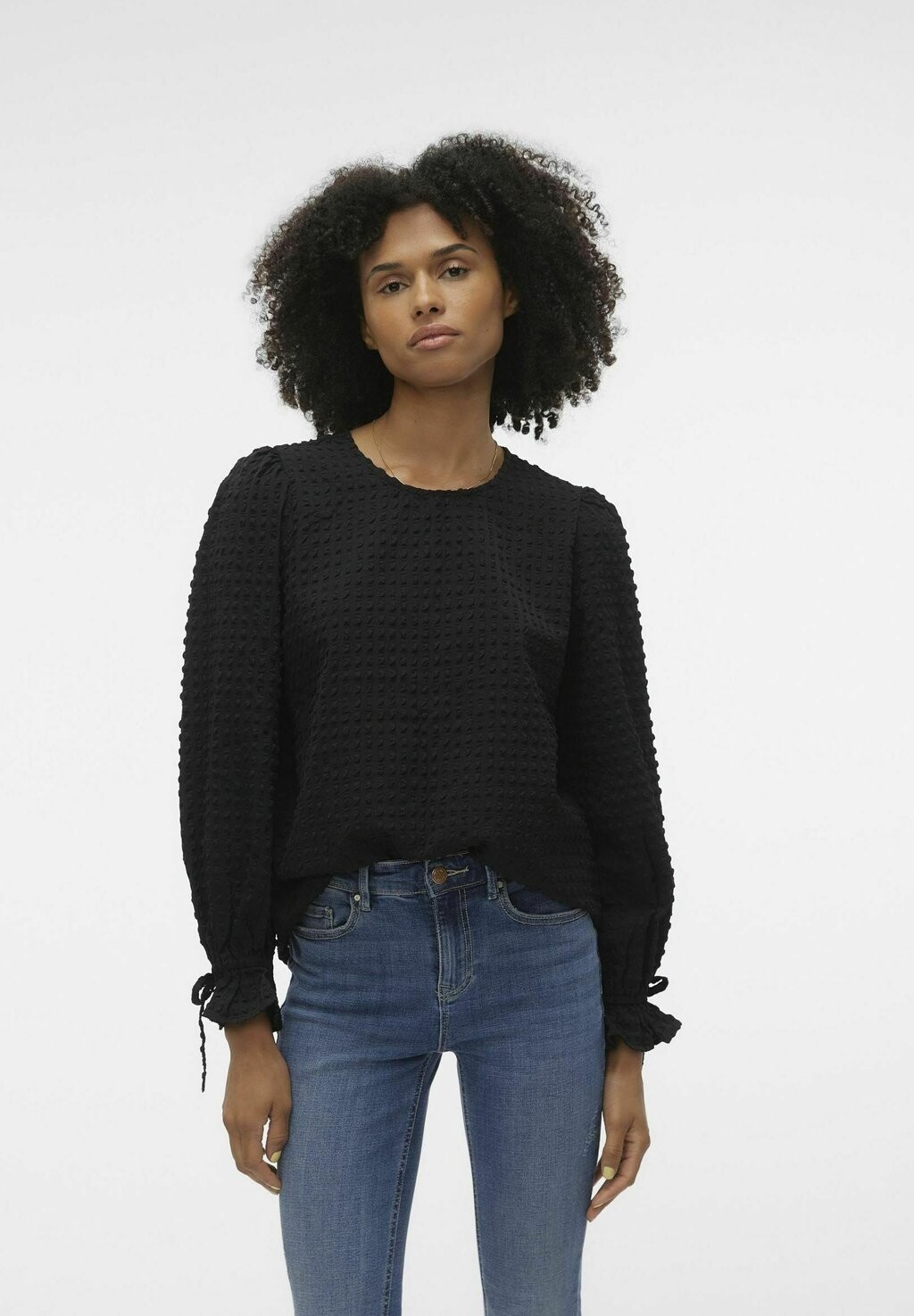 

Блузка Vero Moda MADISON L/S TIE EXP, черный