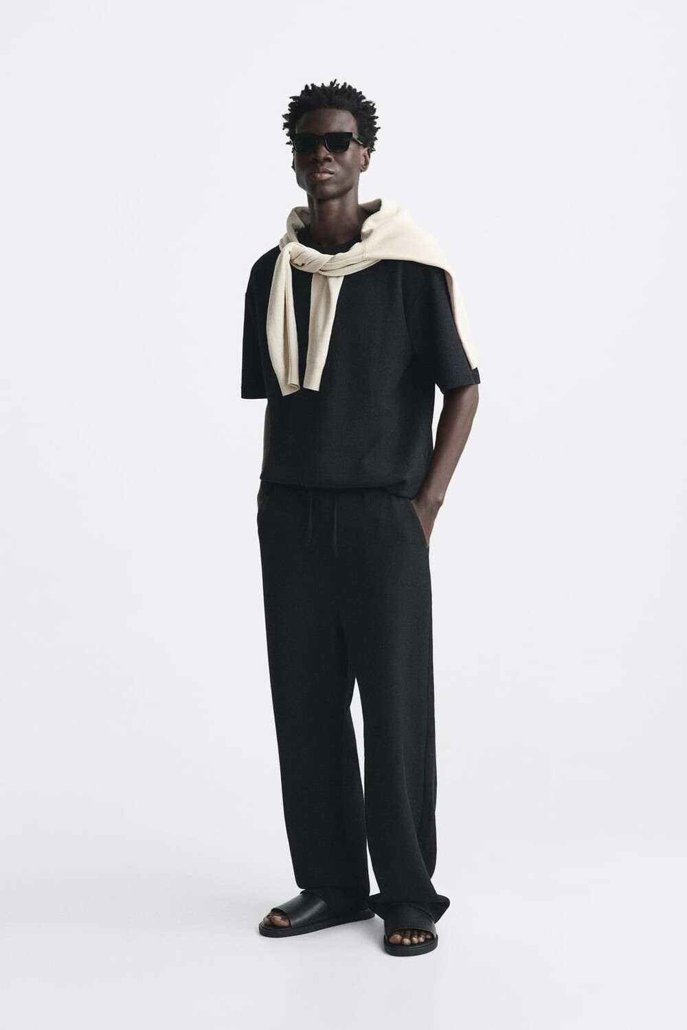 

Вертикальная текстурная футболка ZARA, серый