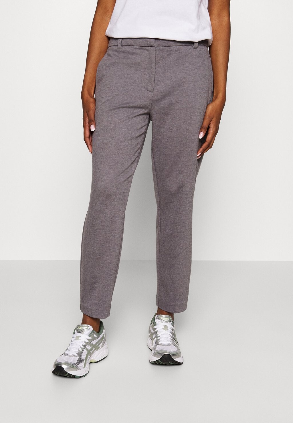 

Брюки Onlwillow Slim Ank Cigarett ONLY Petite, цвет dark grey melange