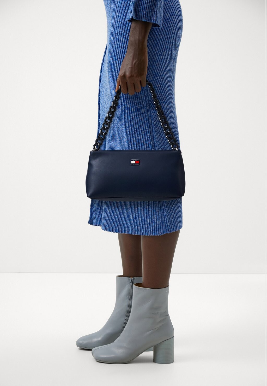 

Сумка CITY WIDE SHOULDER BAG Tommy Jeans, цвет dark night navy