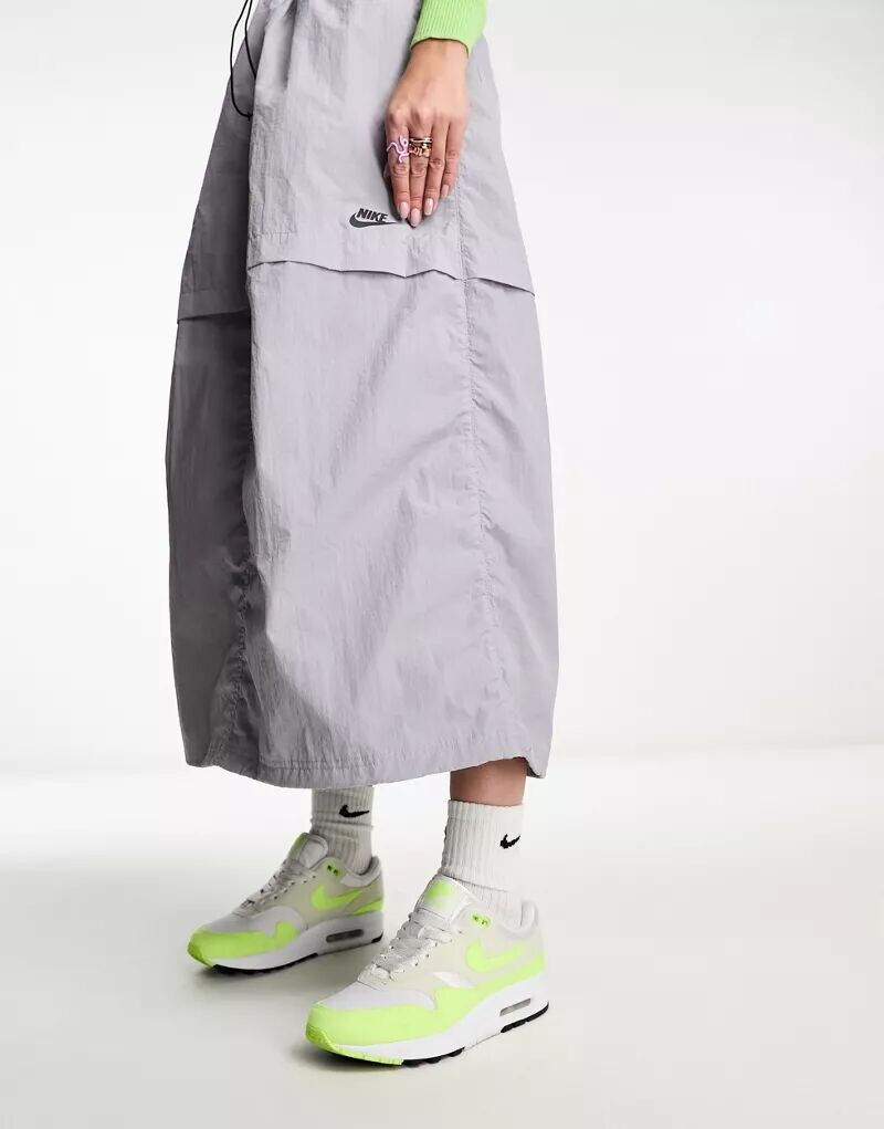 

Зеленые кроссовки Nike Air Max 1