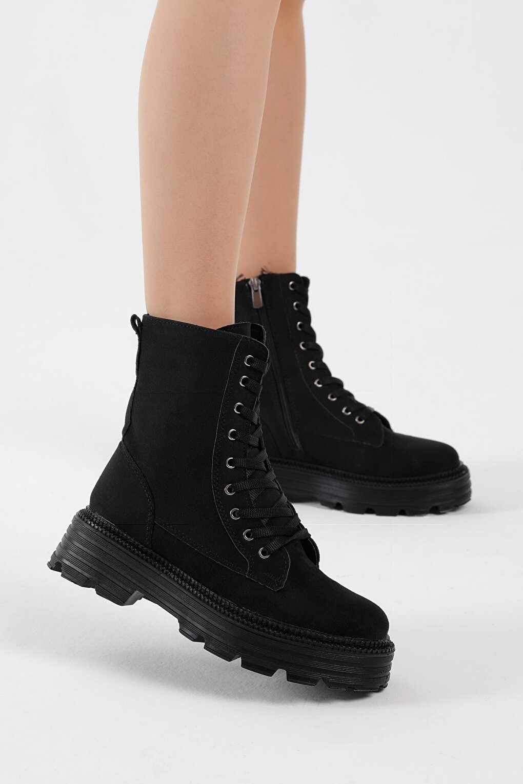 цена Женские черные замшевые удобные ботинки на шнуровке на полиподошве TONNY BLACK