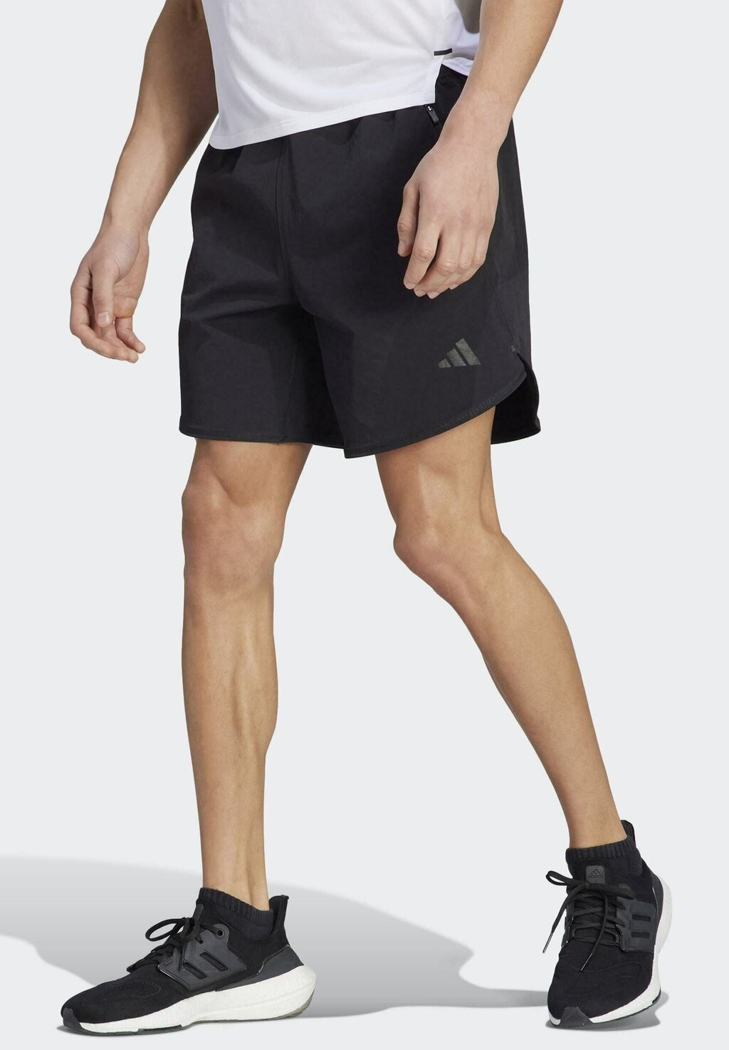 

Спортивные шорты Adidas