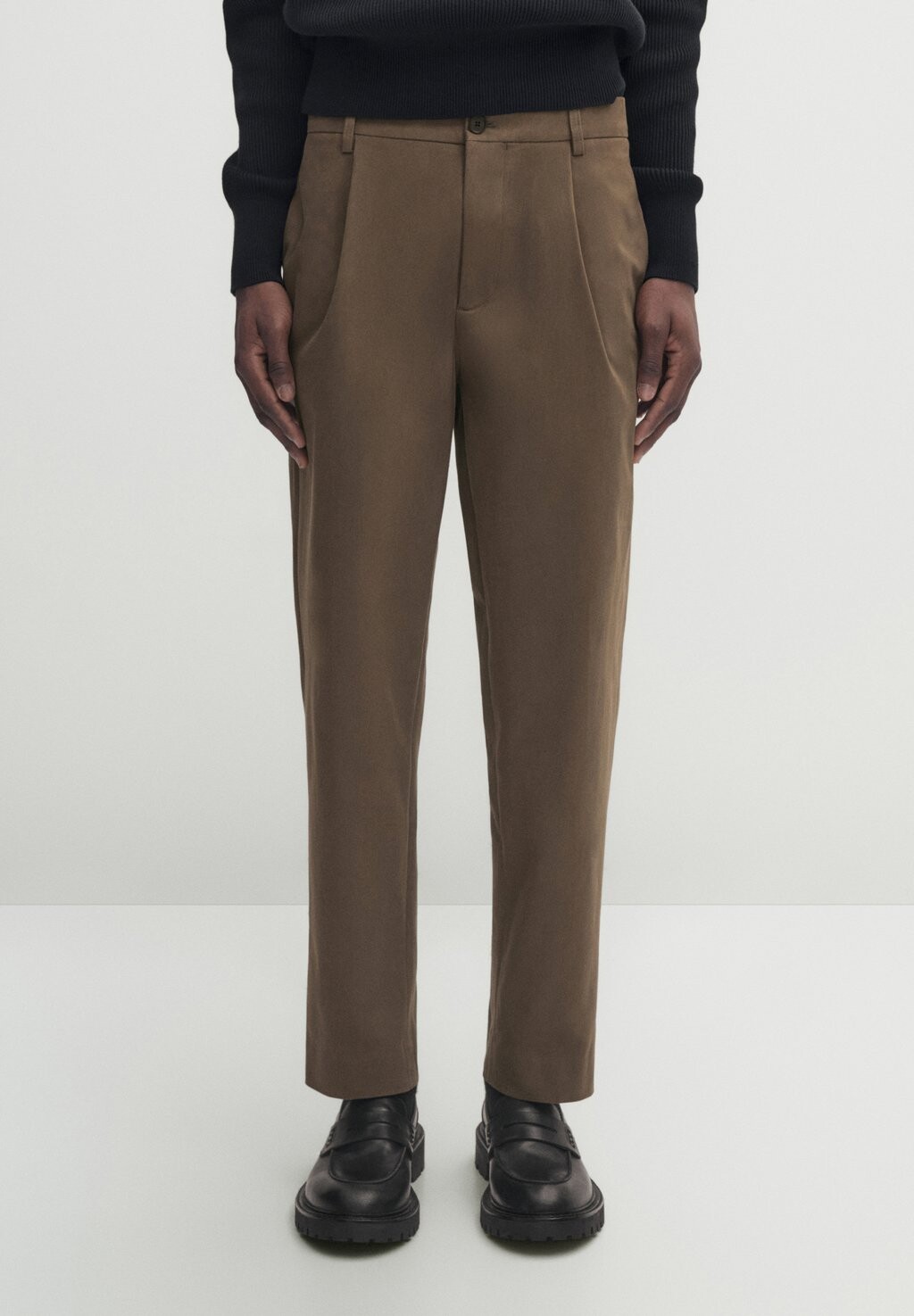

Чино Studio Darted Massimo Dutti, хаки
