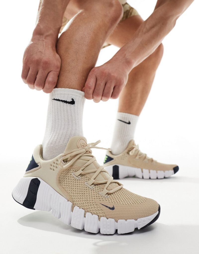 

Бежевые кроссовки Nike Free Metcon 4