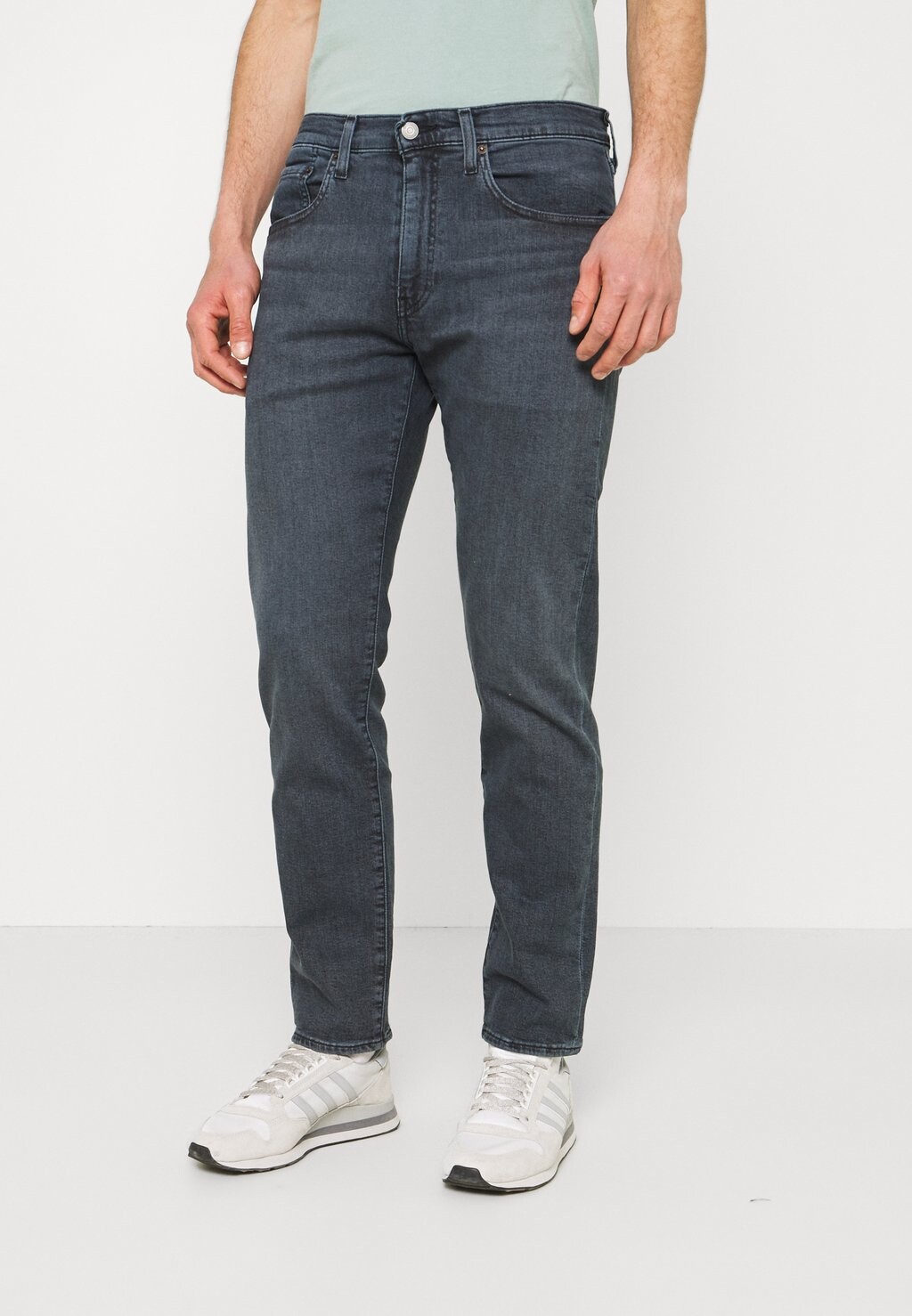 

Джинсы прямого кроя Levi's 502 Taper, синий ричмонд черный