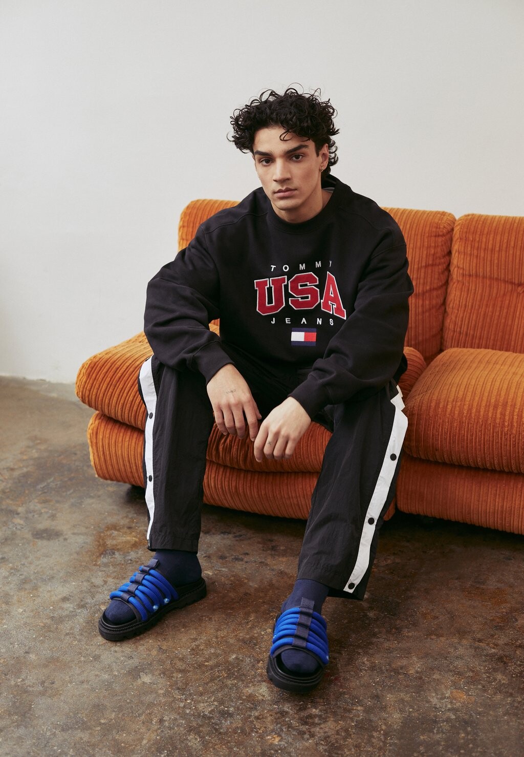 

Толстовка Tommy Jeans, черный