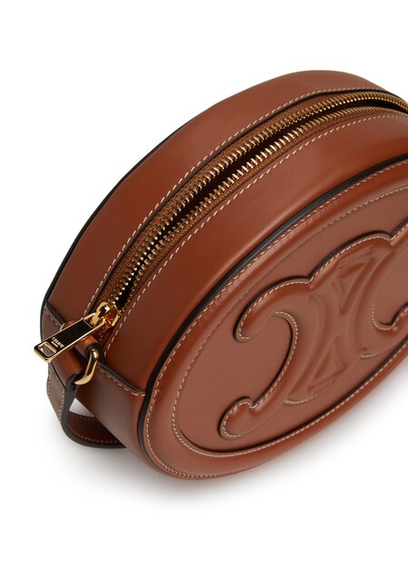 

Овальная сумка Cuir Triomphe из гладкой телячьей кожи Celine, бежевый