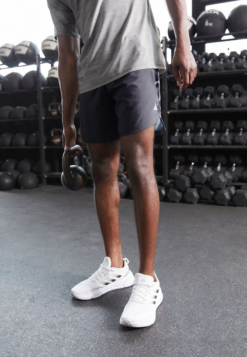 

Спортивные шорты Adidas