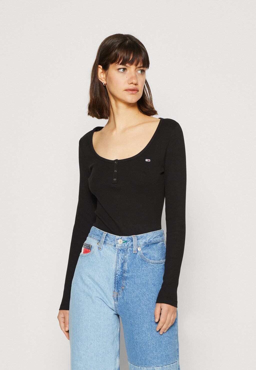 

Топ с длинными рукавами Tommy Jeans SLIM BUTTON C NECK, черный