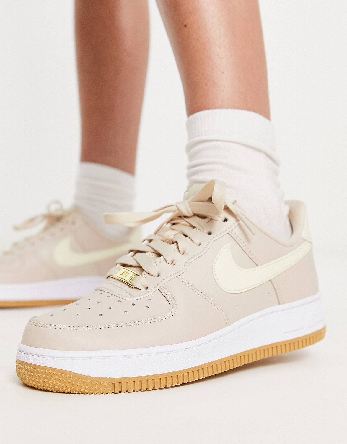 

Кроссовки Nike Air Force 1 бежевого цвета Sanddrift