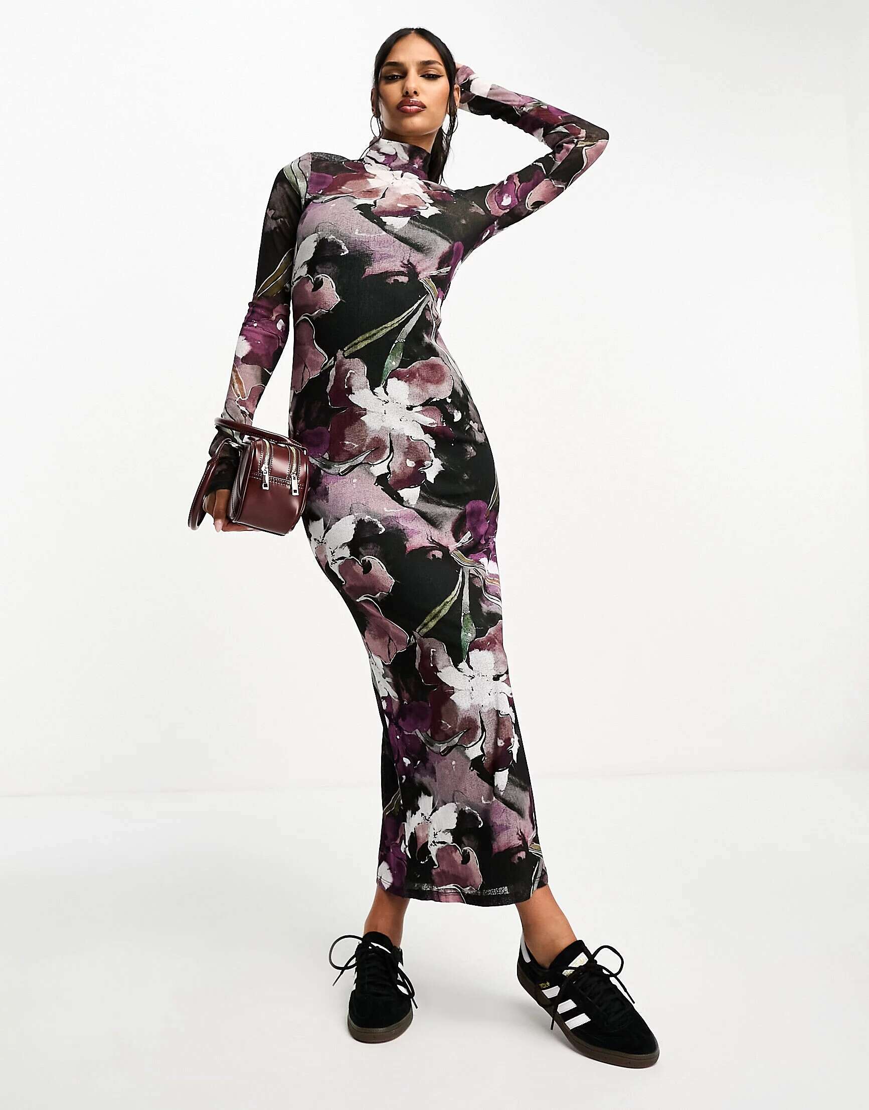 цена Пурпурное сетчатое платье макси с высоким воротником и цветочным принтом ASOS