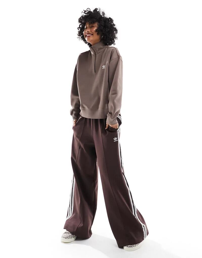 

Коричневый свитшот на молнии adidas Originals Essentials