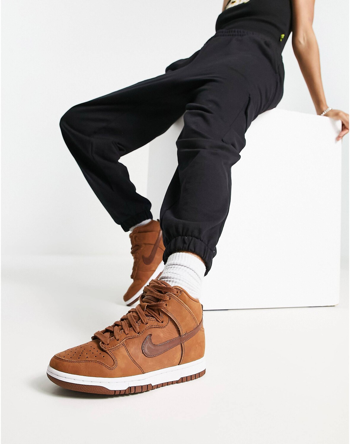 

Кроссовки премиум-класса Nike Dunk High цвета «коричневый орех пекан»