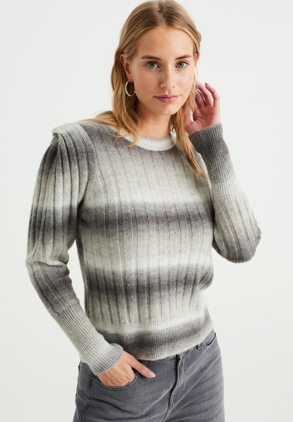

Вязаный свитер WE Fashion, цвет grey
