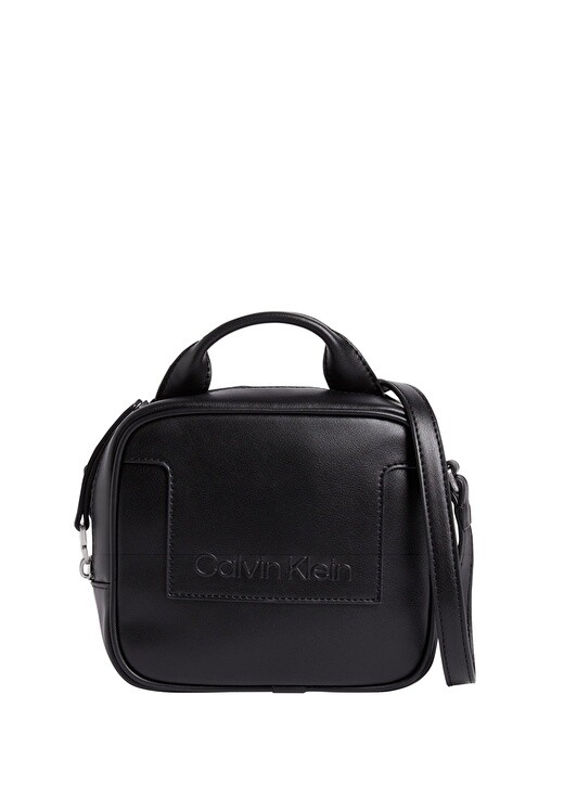 

Черная женская сумка через плечо Calvin Klein