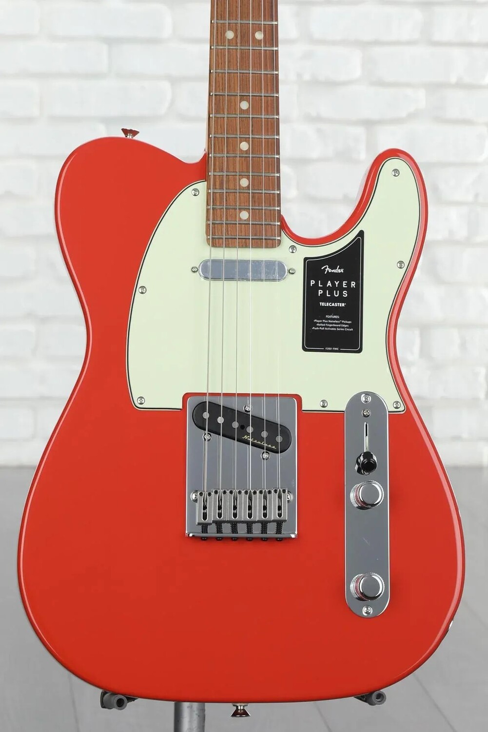 

Электрогитара Fender Player Plus Telecaster Solidbody — Fiesta Red с накладкой на гриф Pau Ferro