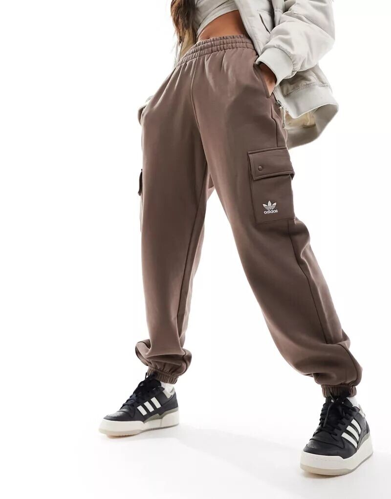 

Коричневые джоггеры-карго adidas Originals Essentials, Коричневый