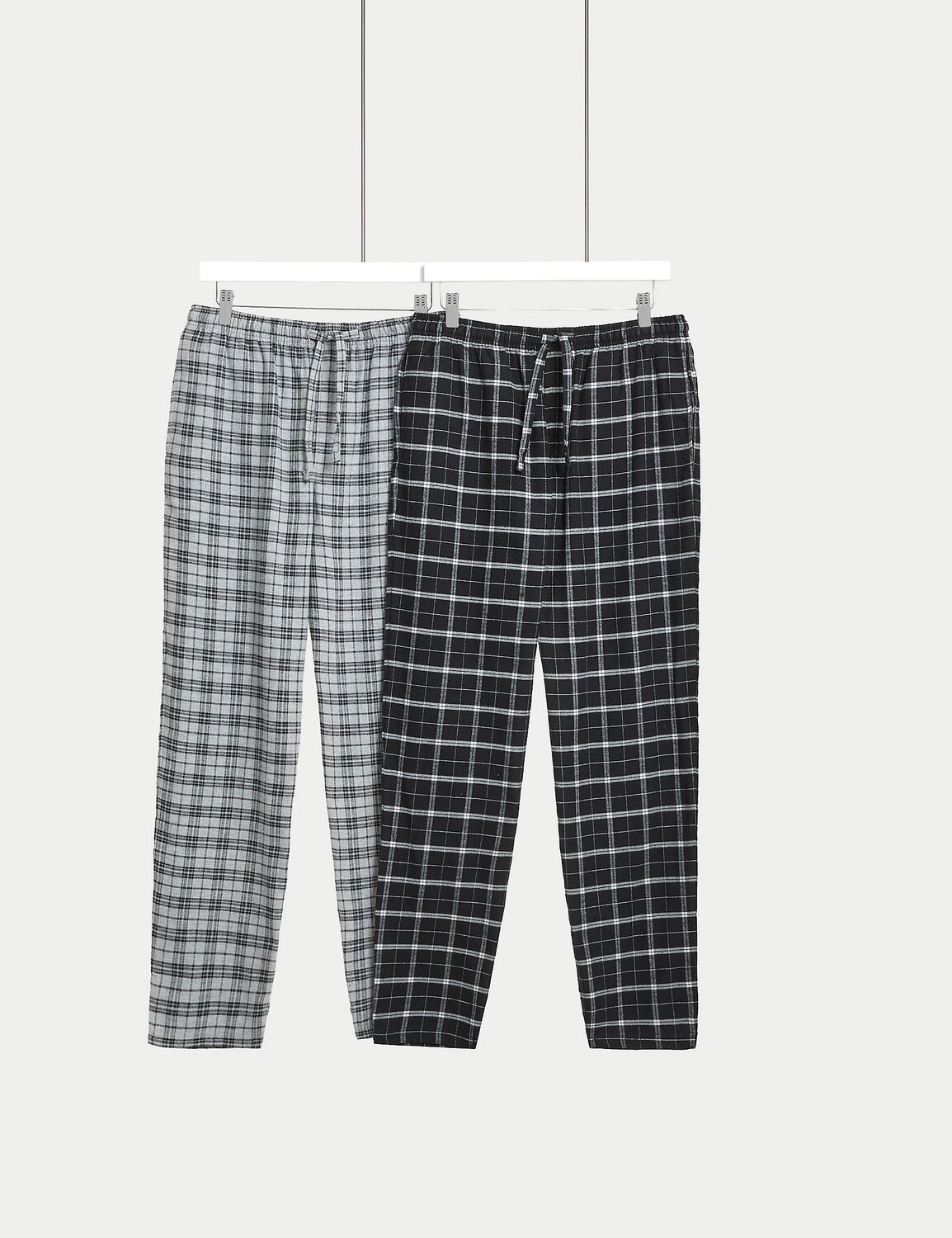

2 шт. пижамных штанов в клетку из начесанного хлопка Marks & Spencer, черный микс