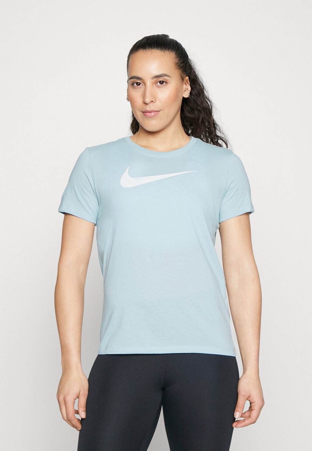 

Спортивная футболка Nike